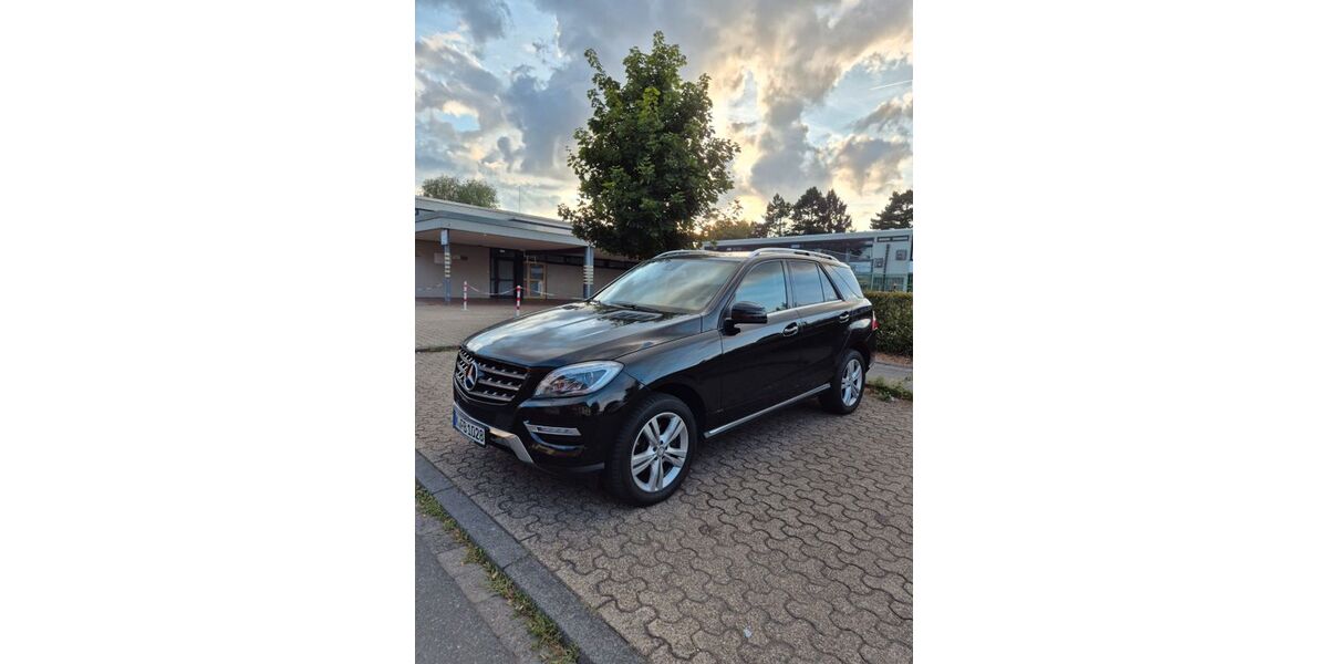 Mercedes-Benz ML 350 233.500 km 14.800 &euro; Duren 52351