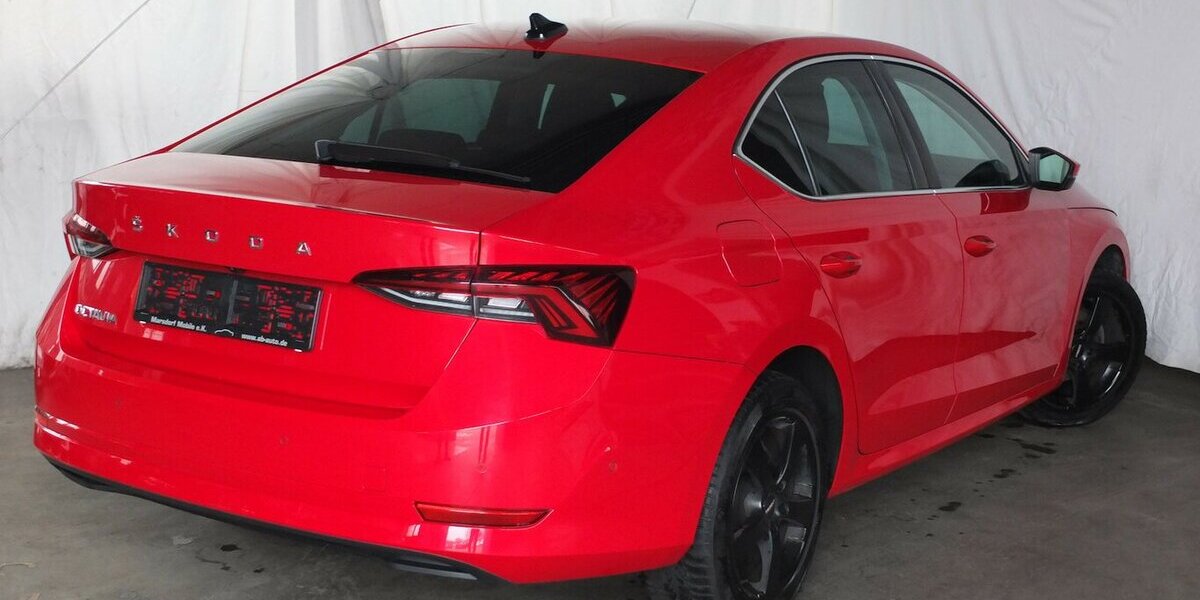 Skoda Octavia KUNDENAUFTRAG: STYLE NAVI BLUETOOTH PARKPI 53.254 km 18.998 &euro; Köln 50858